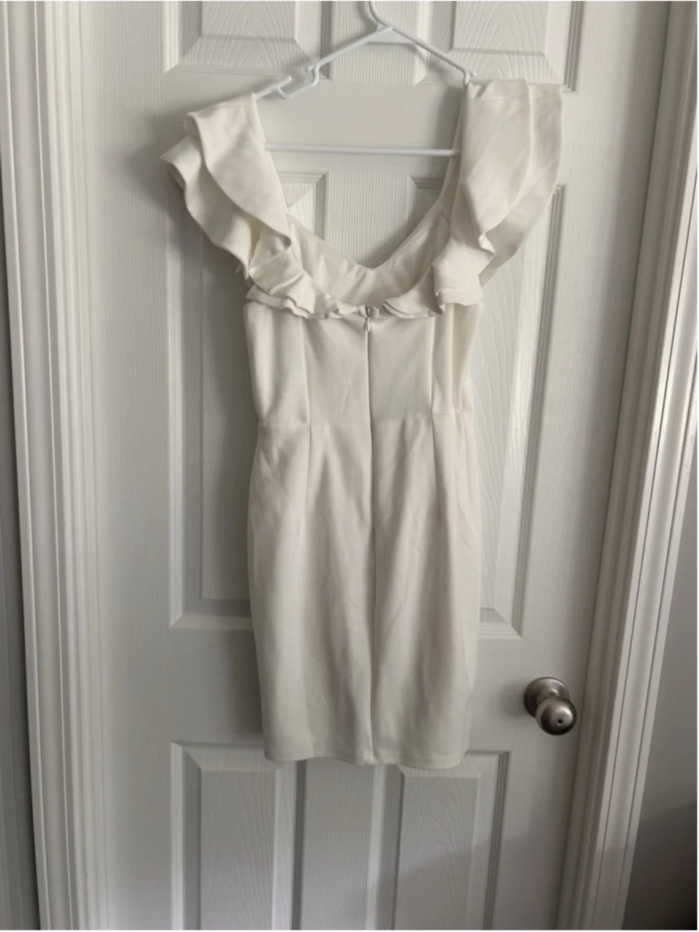 Selfie Leslie White Ruffle Dress Off The Shoulder Size M - Picture 2 of 3